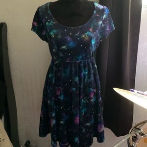 🥰EUC Hot Topic Pocketed Velvet Galaxy Dress